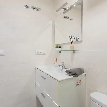 Santa Lucia - 1 Bedroom In The Heart Of The Centre *