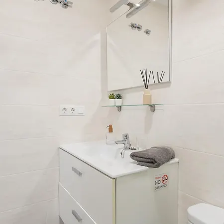 Apartment Santa Lucia - 1 Bedroom In The Heart Of The Centre Malaga